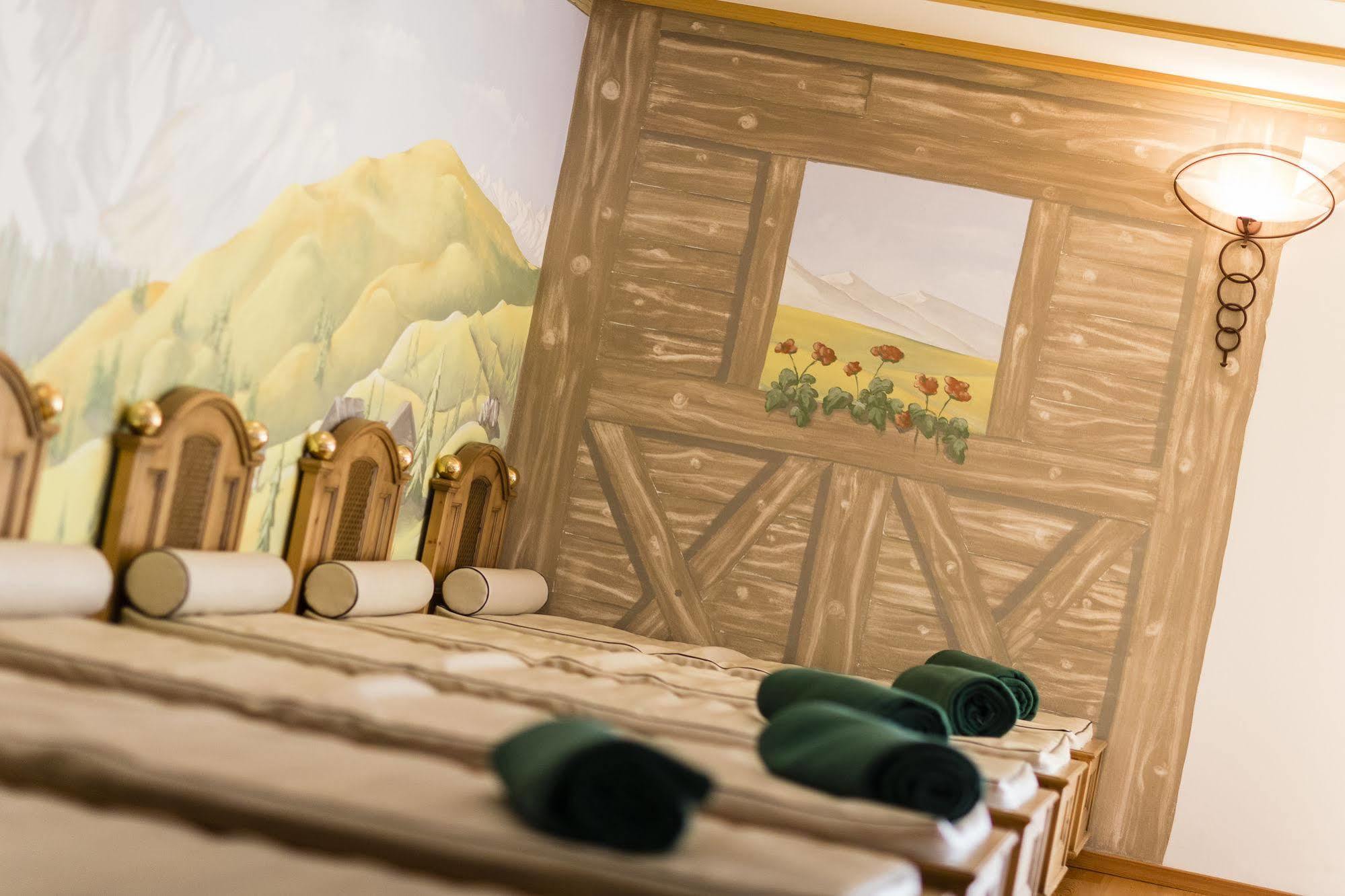 โดลเช วีตา โฮเทล ยักด์โฮฟ Hotel ลาเซส ภายนอก รูปภาพ