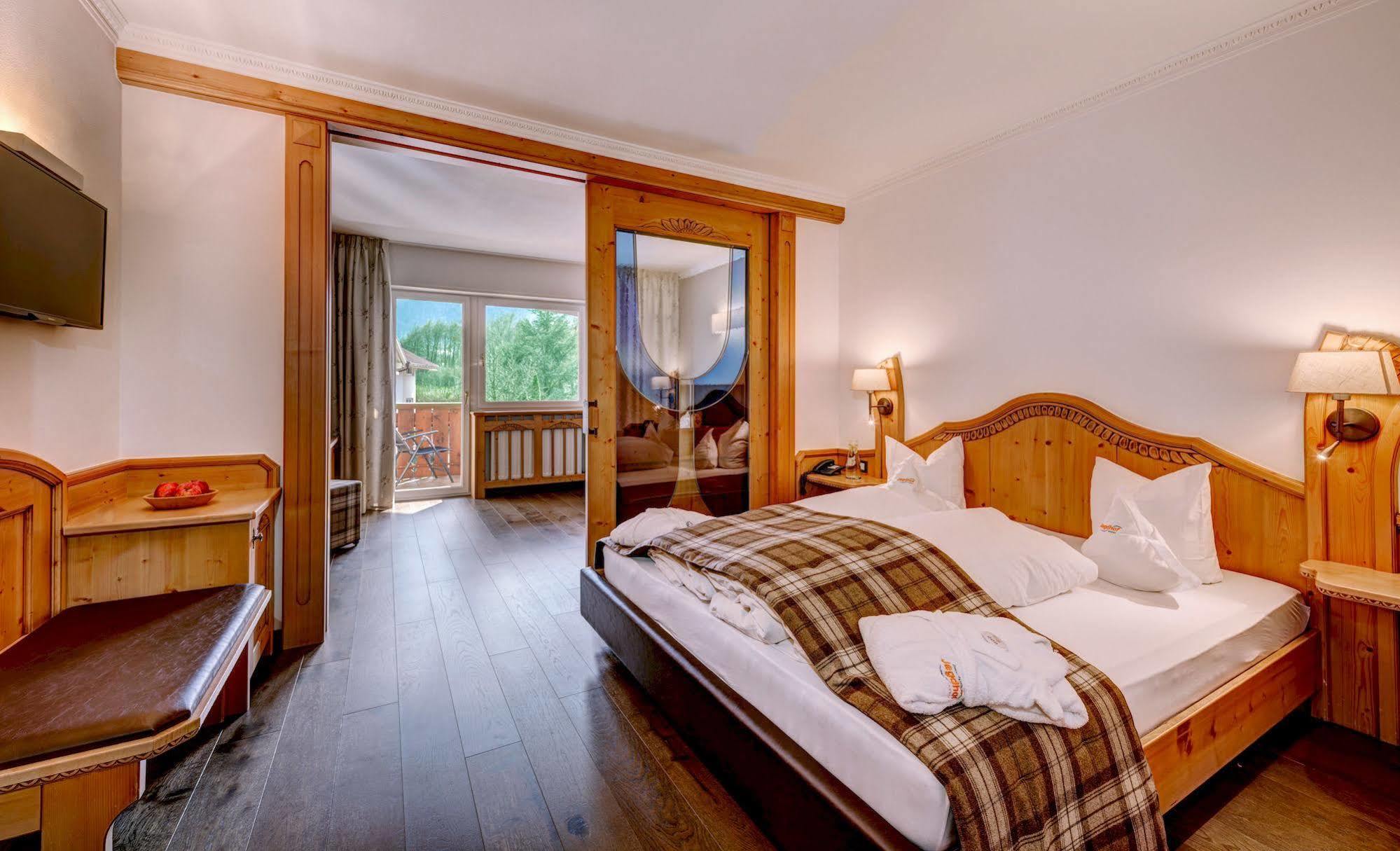 โดลเช วีตา โฮเทล ยักด์โฮฟ Hotel ลาเซส ภายนอก รูปภาพ